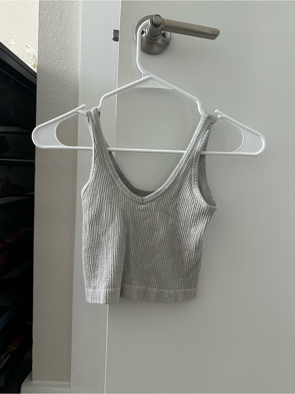 Women's Gray Ribbed V-Neck Crop Tank Top